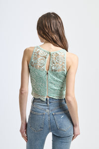 Canotta di moda salvia, tessuto traslucido con motivo intricato