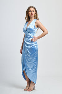 Abito da sera azzurro con scollo a V e fessura laterale stilosa