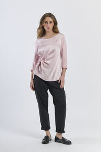 Blusa rosa antico oversize con nodo, romanticismo e charme vintage