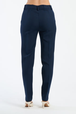Pantaloni navy da donna, classici e versatili per ogni guardaroba.