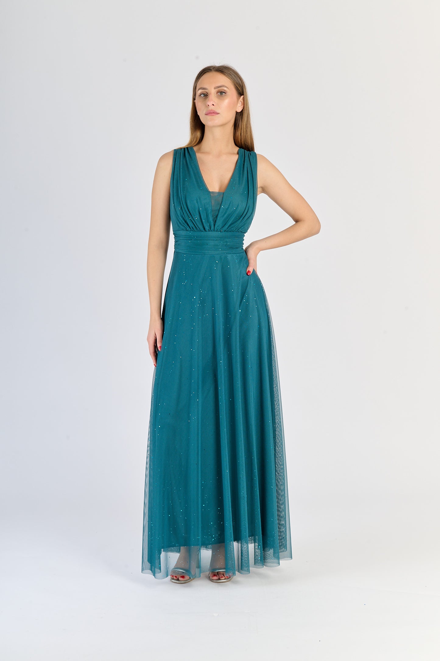 Abito ottanio fluviale, design a V - neck e dettagli stilizzati, eleganza rara.