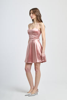 Abito rosa antico in raso, spalline sottili, charme vintage