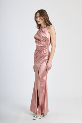 Abito rosa antico da sera con scollo a halter e fessura laterale