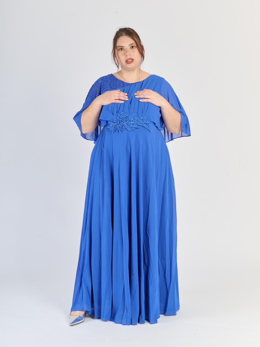 Vestito da sera plus size Bluette, maniche ampie e finitura elegante