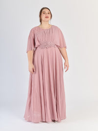 Vestito plus size Rosa Antico con fascia decorativa al busto e tessuto liscio