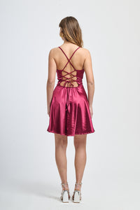 Vestito bordo corto, colletto a cuore, passione profonda