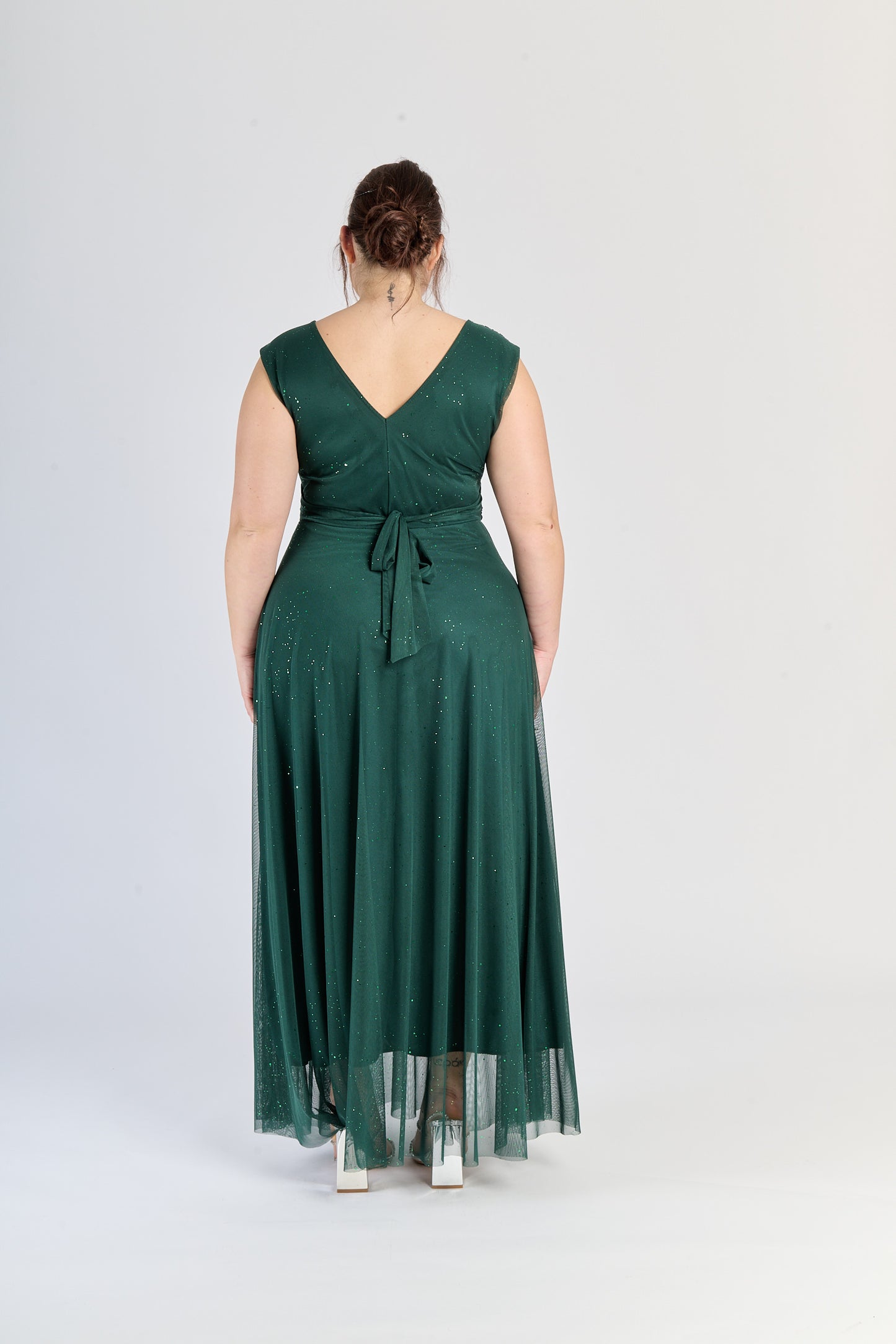 Vestito verde.S a V - neck, tessuto opaco, ideale per abbinamenti con natura.