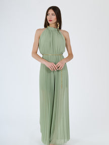 Tuta “Celestea” – Jumpsuit Plissé con Girocollo e Cintura a Catena