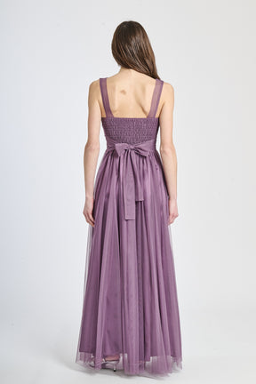 Abito da cerimonia viola in tulle, stile unico e accattivante