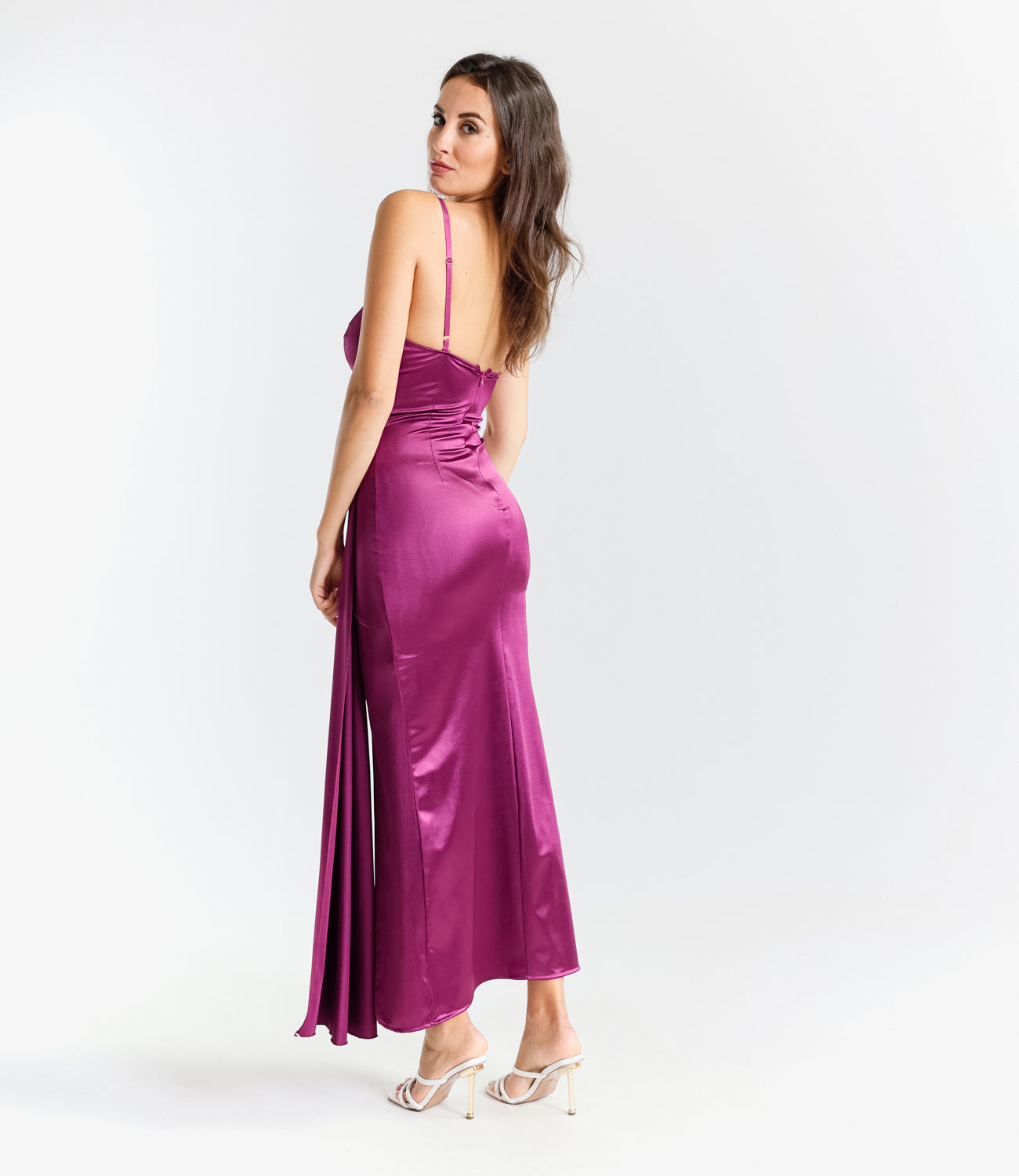 Rochie maxi Beatrice din satin drapat cu crăpătură laterală