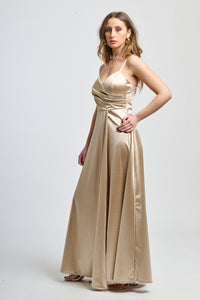 Vestito formale beige, design senza spalline con drappeggi laterali e apertura leggera