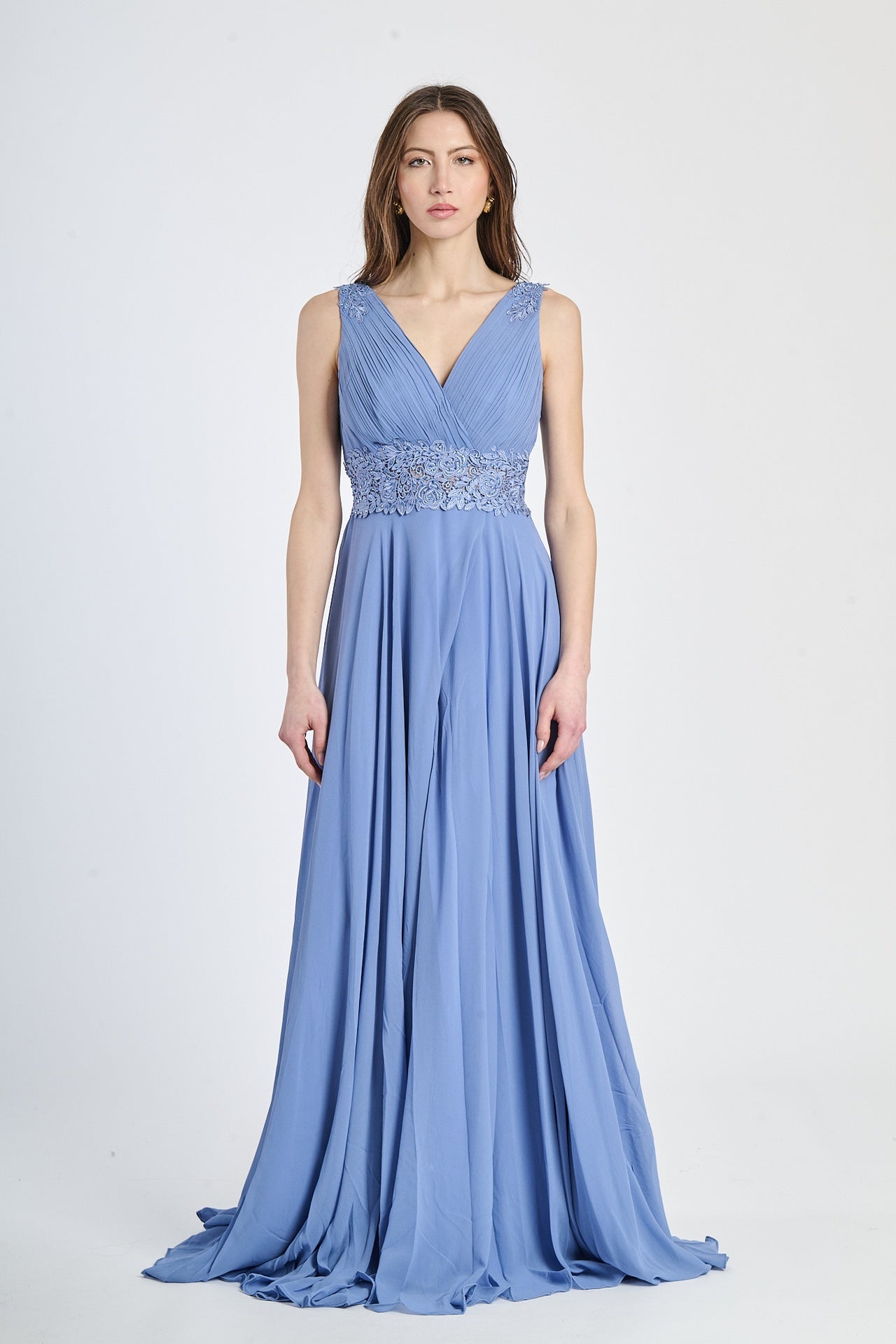 Abito da cerimonia lavanda con scollo a V e decorazioni stilose