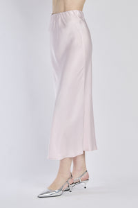 Gonna rosa fluida di raso, modello dritto e romantico