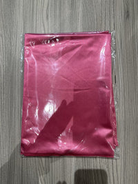 Titolo: Sciarpa "Lunara" – Eleganza satinata in tinta unita (solo lo scialle, non incluso l'abito)