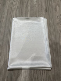 Titolo: Sciarpa "Lunara" – Eleganza satinata in tinta unita (solo lo scialle, non incluso l'abito)