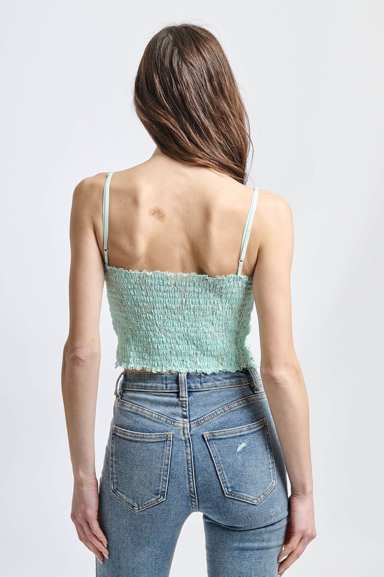 Top fresco verde menta, ideale per look estivi e occasioni naturali.