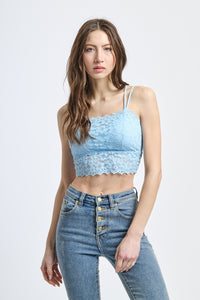 Completo estivo azzurro, design comfort con camicia tie - front e pantaloni slouchy