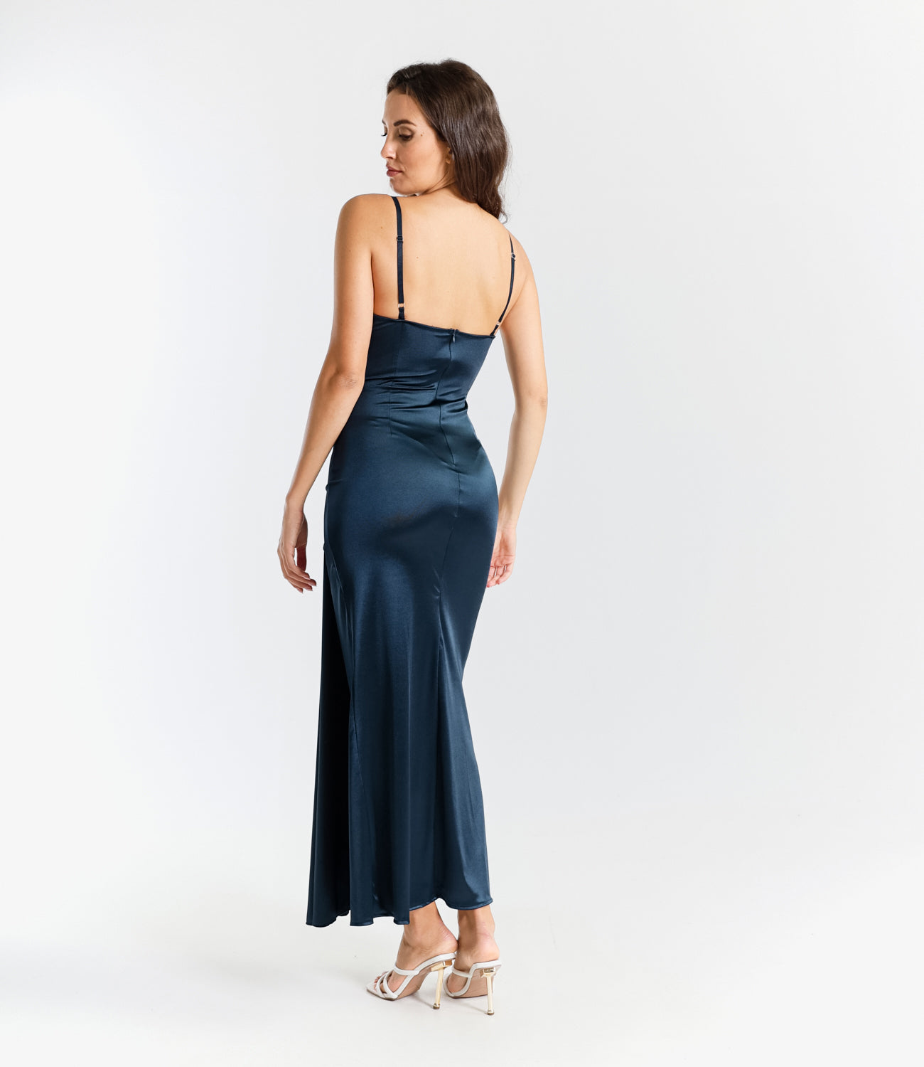 Rochie maxi Beatrice din satin drapat cu crăpătură laterală