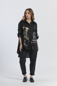 Camicia nera oversize, base perfetta per abbinamenti