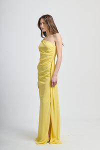 Abito elegante giallo, taglio aderente, spalla unica, perfetto per eventi formali.