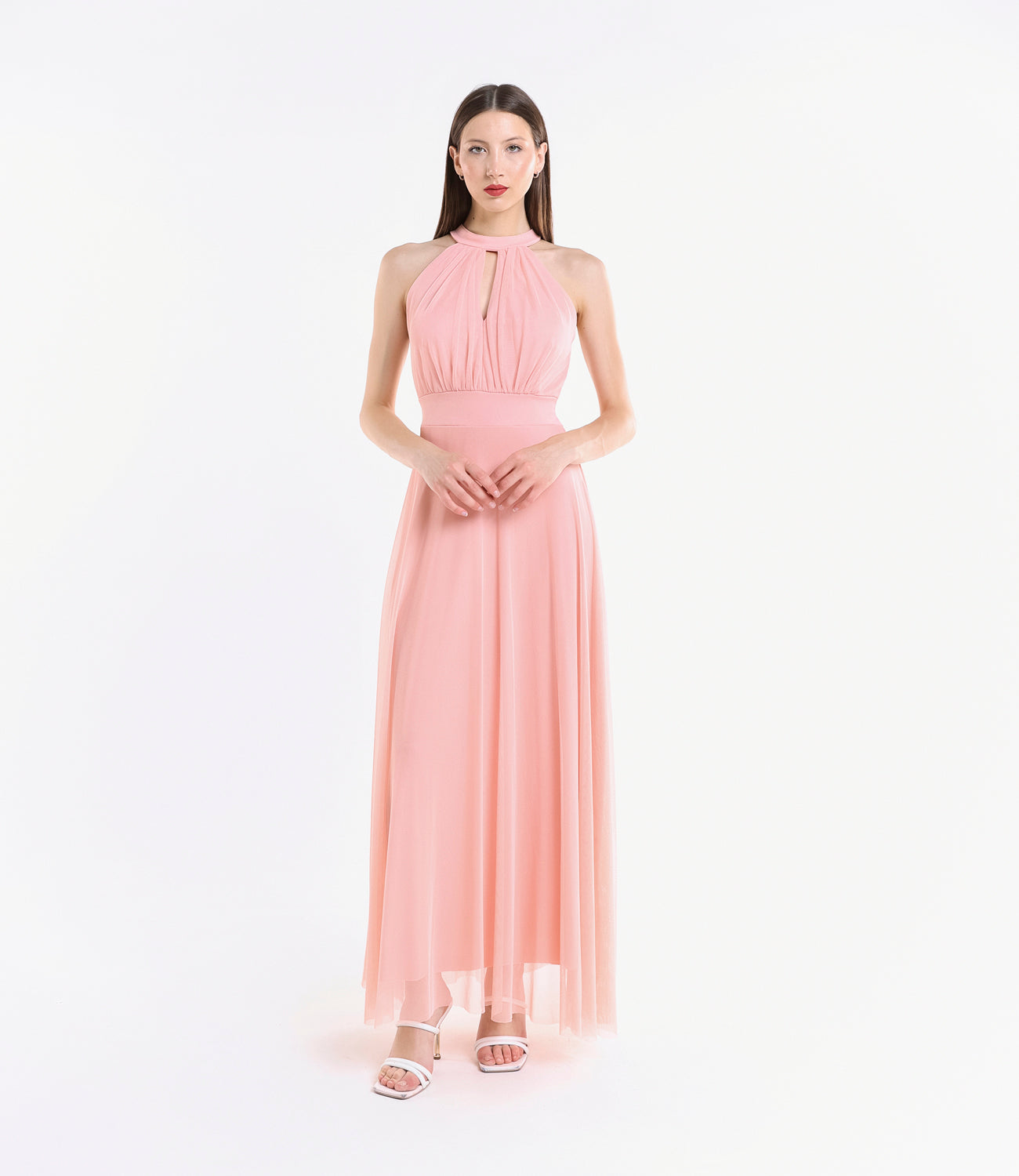 Abito rosa elegante, design halter, gonna fluida, pianta verde decorativa