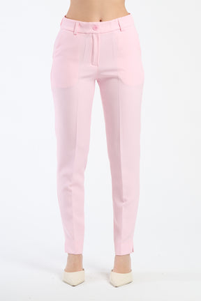 Pantaloni rosa baby slim fit, perfetti per aggiungere un tocco di freschezza.