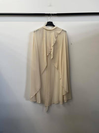 Mantella Ondulata – Eleganza Leggera “Aurelia” (solo lo scialle, non incluso l'abito)