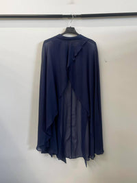 Mantella Ondulata – Eleganza Leggera “Aurelia” (solo lo scialle, non incluso l'abito)