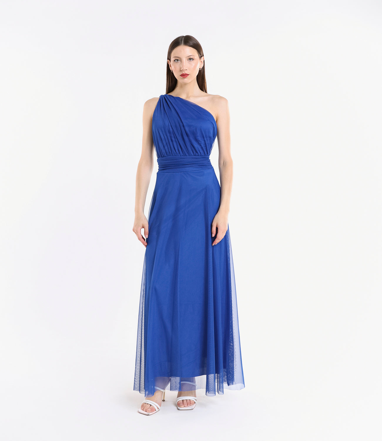 Abito lungo monospalla in tulle bluette, drappeggi fluidi al busto