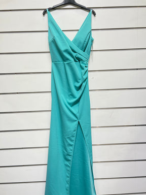 Abito “Loreta” – Eleganza drappeggiata con spacco frontale