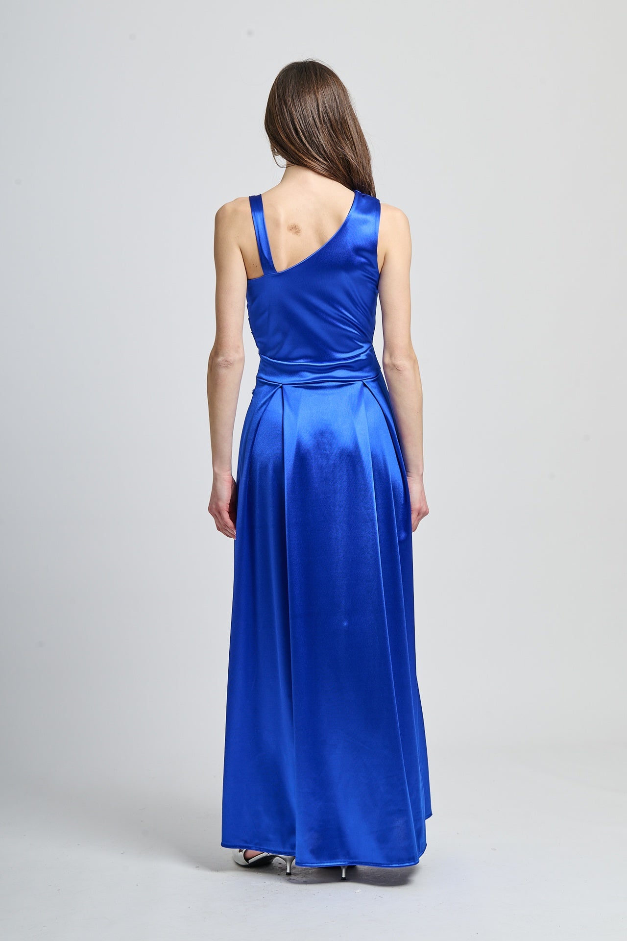 Abito formale bluette in raso, perfetto per eventi eleganti