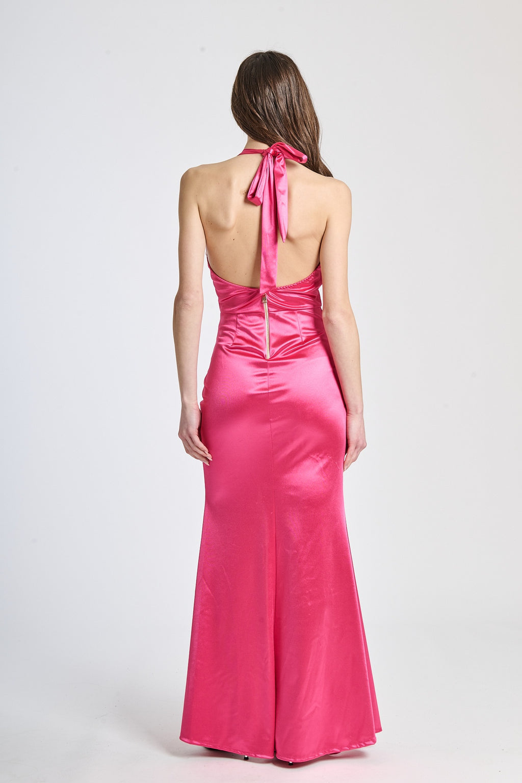 Abito formale fuxia in raso, ideale per spiccare in eventi