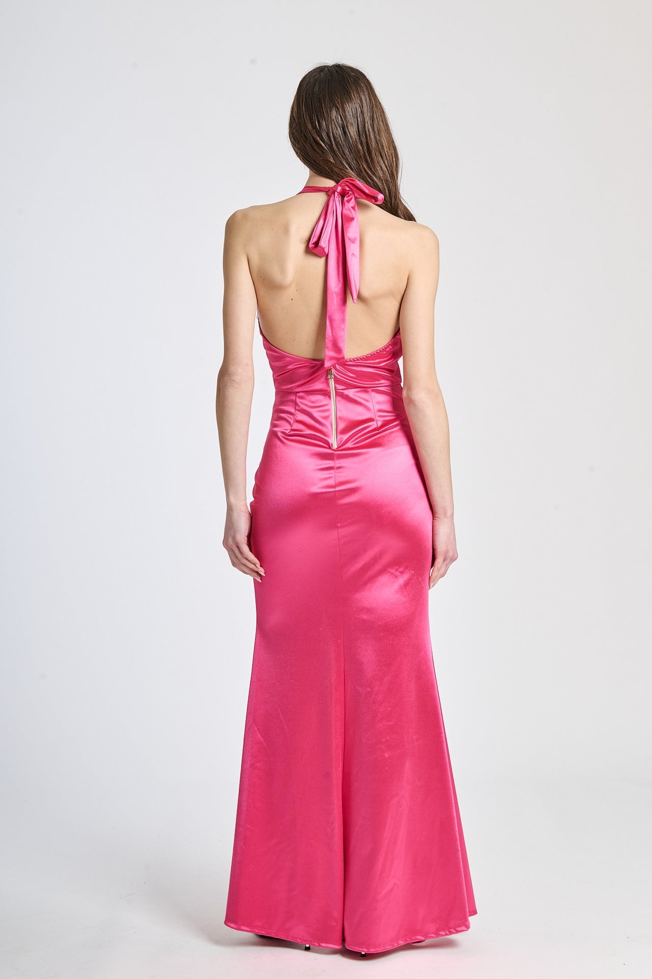 Abito formale fuxia in raso, ideale per spiccare in eventi
