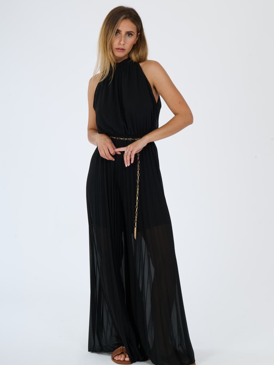 Tuta “Celestea” – Jumpsuit Plissé con Girocollo e Cintura a Catena