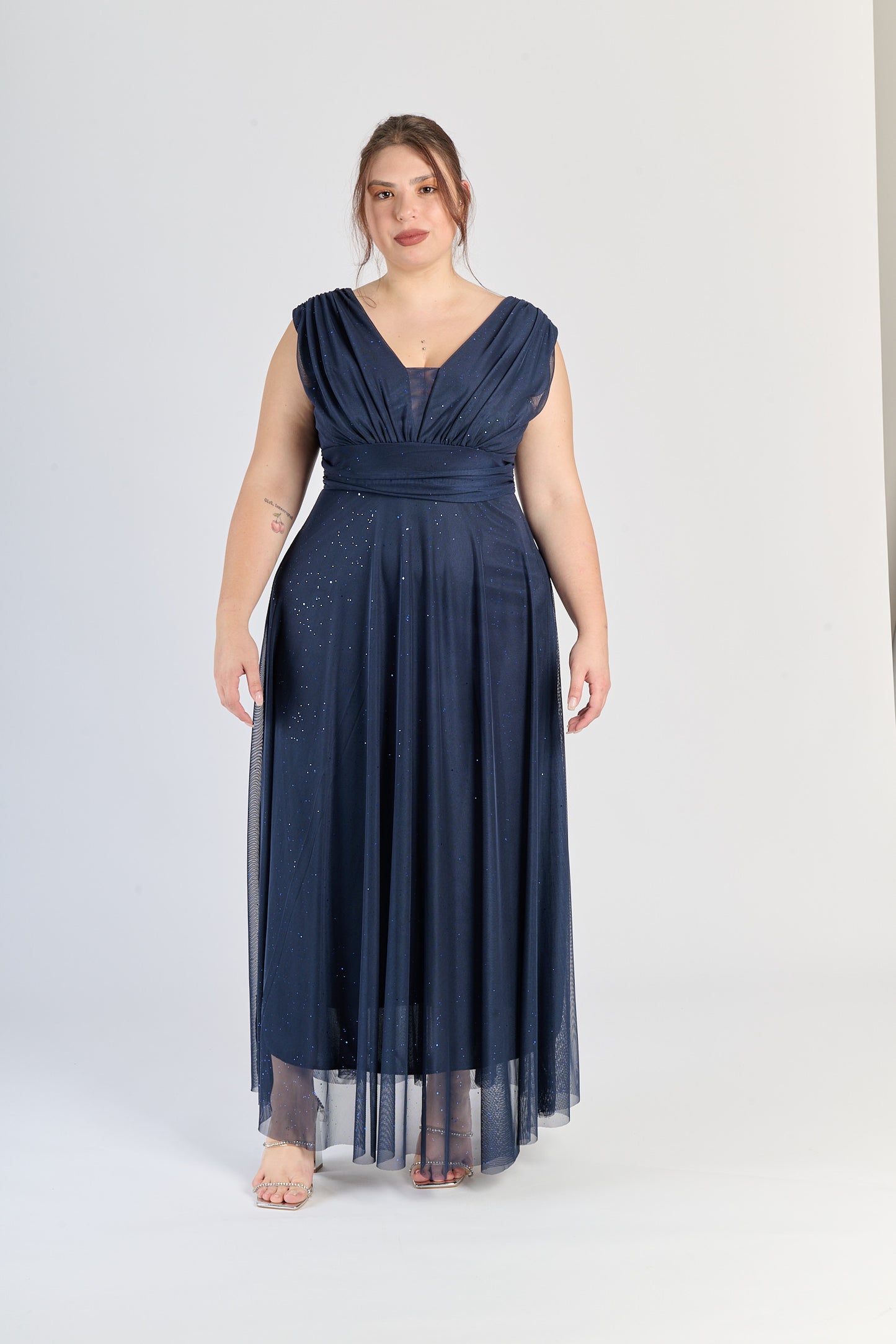 Vestito navy a V - neck, tessuto liscio, perfetto per eventi formali invernali.