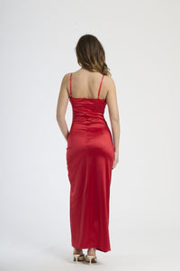 Abito elegante rosso, taglio dritto con drappeggio e scollatura a fascia