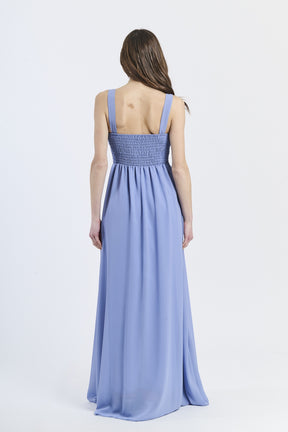Abito elegante lavanda, design romantico con falda ampia e tessuto soffice