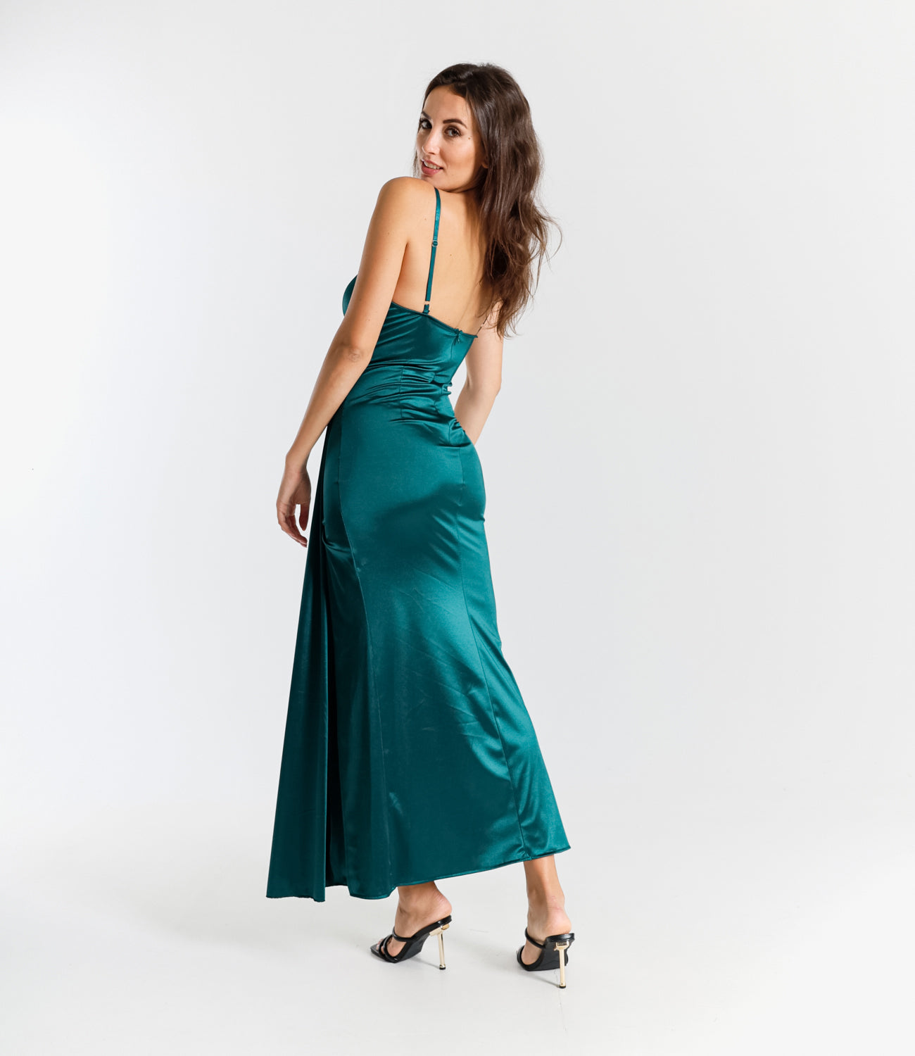 Rochie maxi Beatrice din satin drapat cu crăpătură laterală