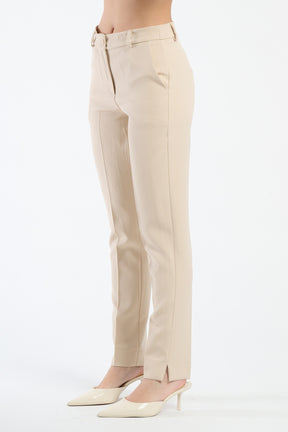 Pantaloni beige in tessuto leggero, perfetti per la stagione estiva.