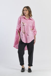Camicia bianca oversize, base versatile per il guardaroba