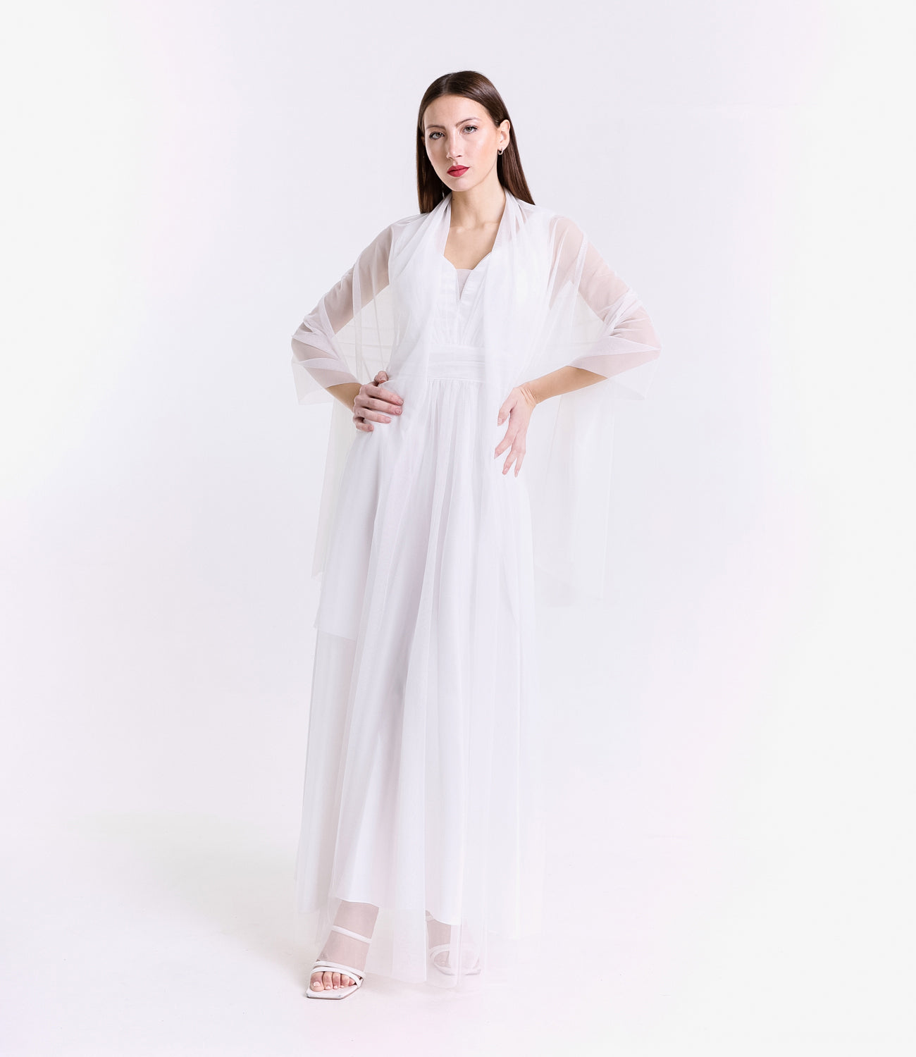 Abito da festa bianco in tulle, stile raffinato e eterno