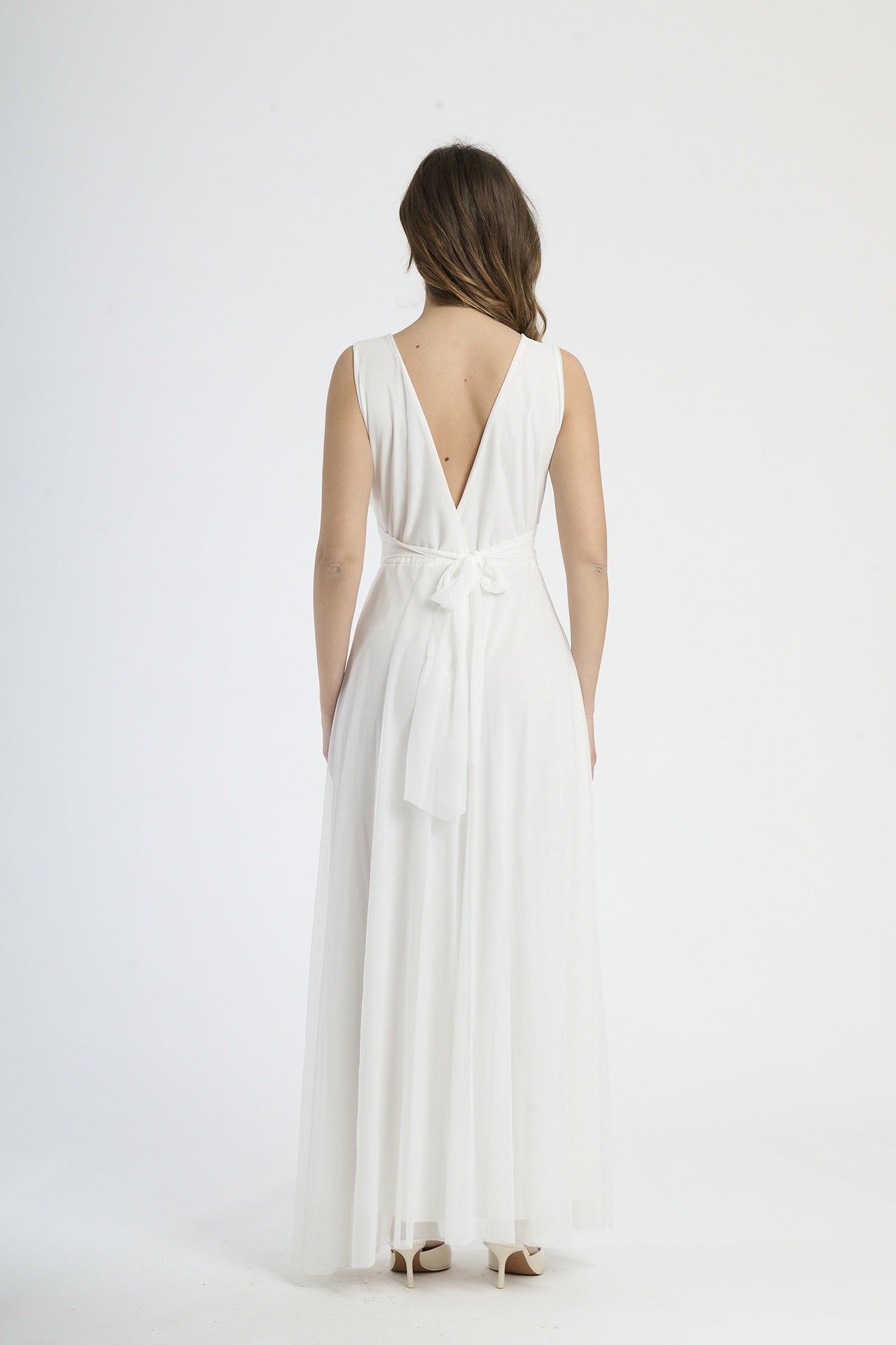 Vestito bianco da sposa concollo a V e pizzo lussuoso