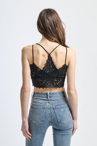 Top estivo nero in pizzo, silhouette slim con scollatura a V