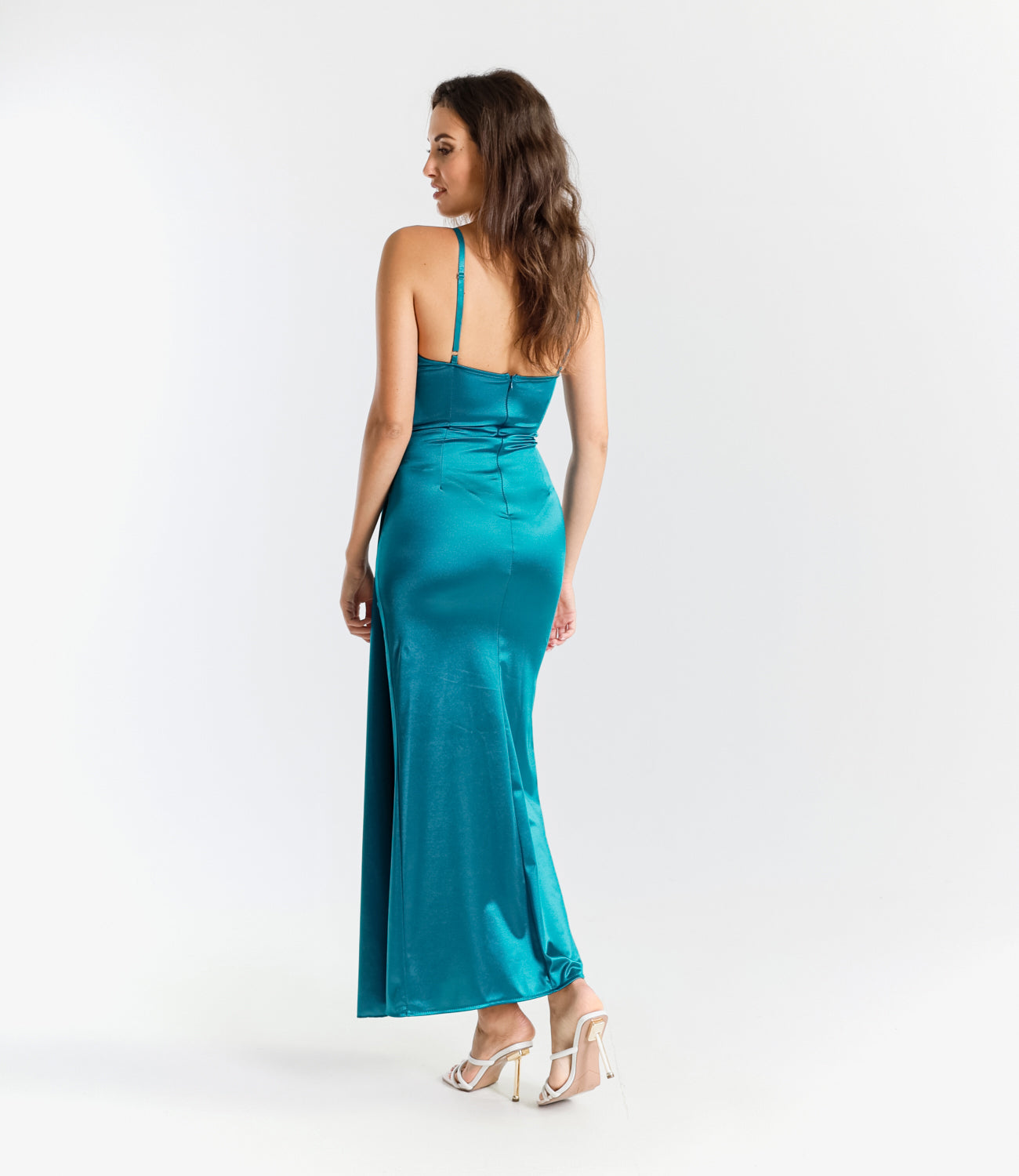 Rochie maxi Beatrice din satin drapat cu crăpătură laterală