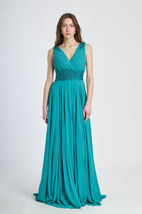Abito da cerimonia verde acqua con scollo a V e decorazioni stilose