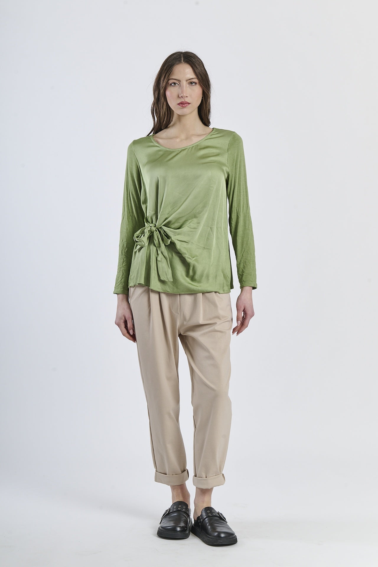 Blusa verde dal colore intenso, carattere e personalità