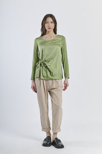 Blusa verde dal colore intenso, carattere e personalità