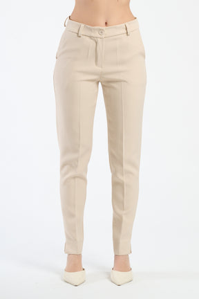 Pantaloni beige da donna, comfortevoli e versatili per ogni occasione.