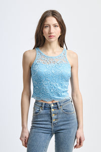 Top estivo in pizzo azzurro, silhouette slim con bordi a zigzag