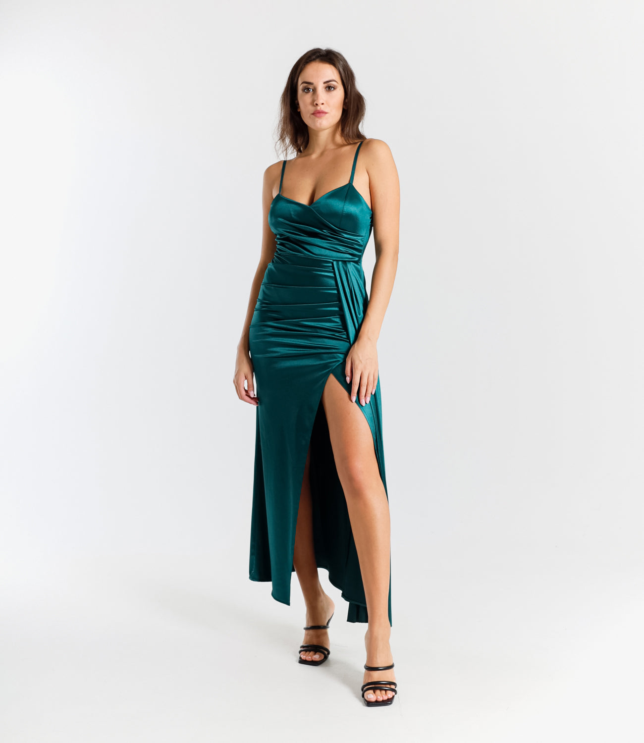 Rochie maxi Beatrice din satin drapat cu crăpătură laterală